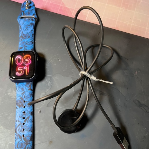 Excellent Condition-Apple Watch Series 8 S/M 41 MM Midnight- Massive Bundle - Picture 1 of 16